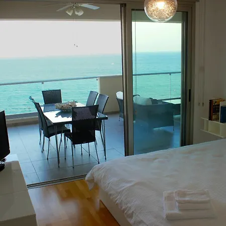 Beachfront Luxury * Larnaca