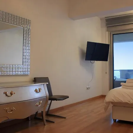 Beachfront Luxury Apartment Larnaca